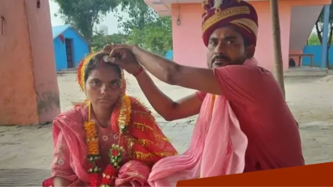Moradabad Married Hindu Man In Temple Offered Namaz