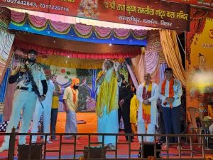 संभल में चल रही रामलीला में आचार्य प्रमोद कृष्णम्