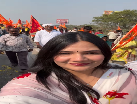 DHIRENDRA SASHTRI & SWATI MISHRA