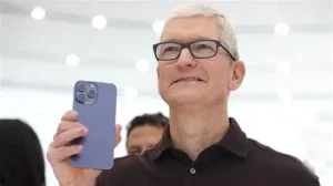 टिम कुक एप्पल के सीईओ पद पर 2026 के मध्य तक बने रहेंगे