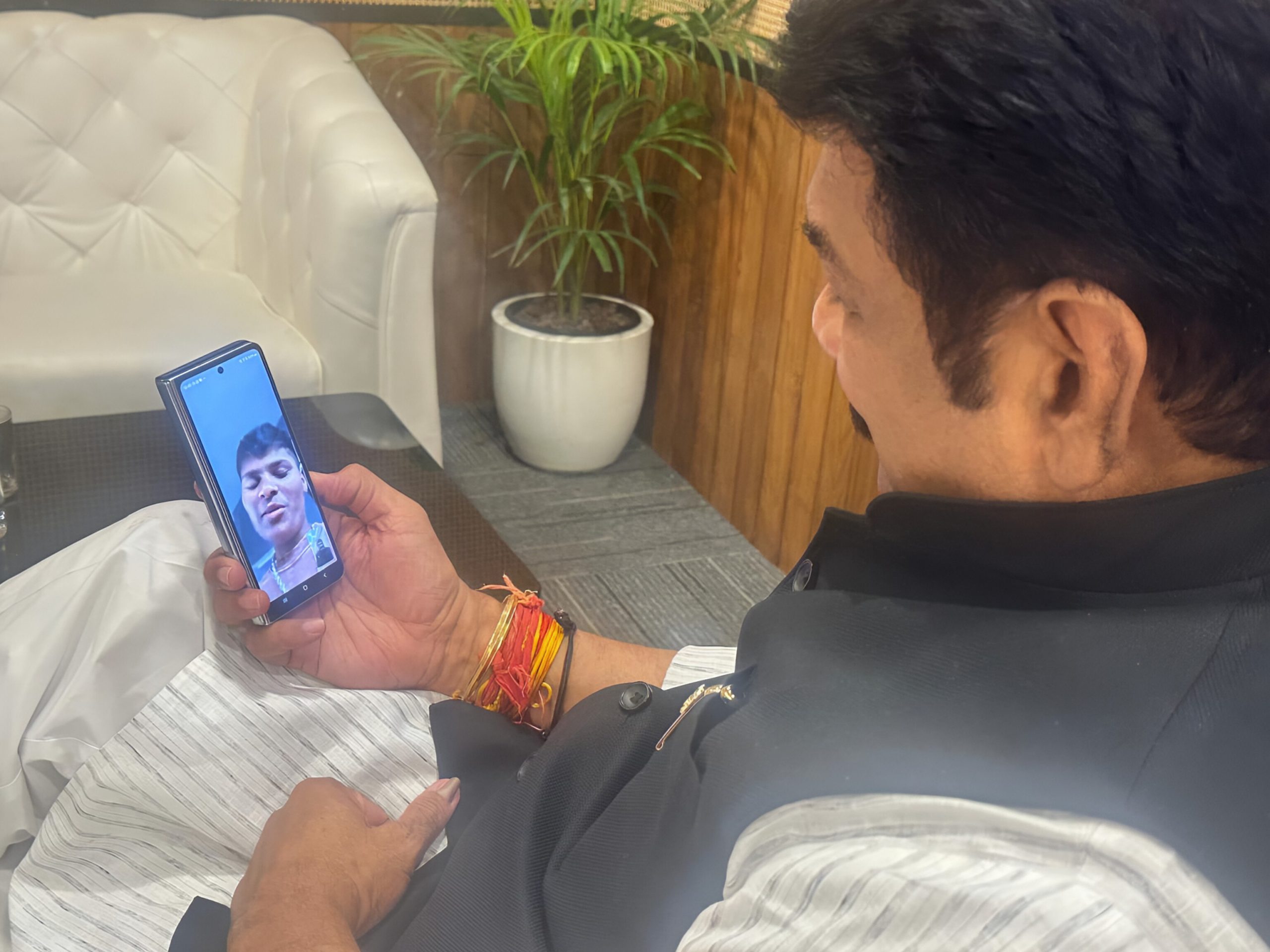 बुंदेलखंड की बेटी क्रांति गौड़ विश्व कप जीत के बाद जश्न मनाती हुई