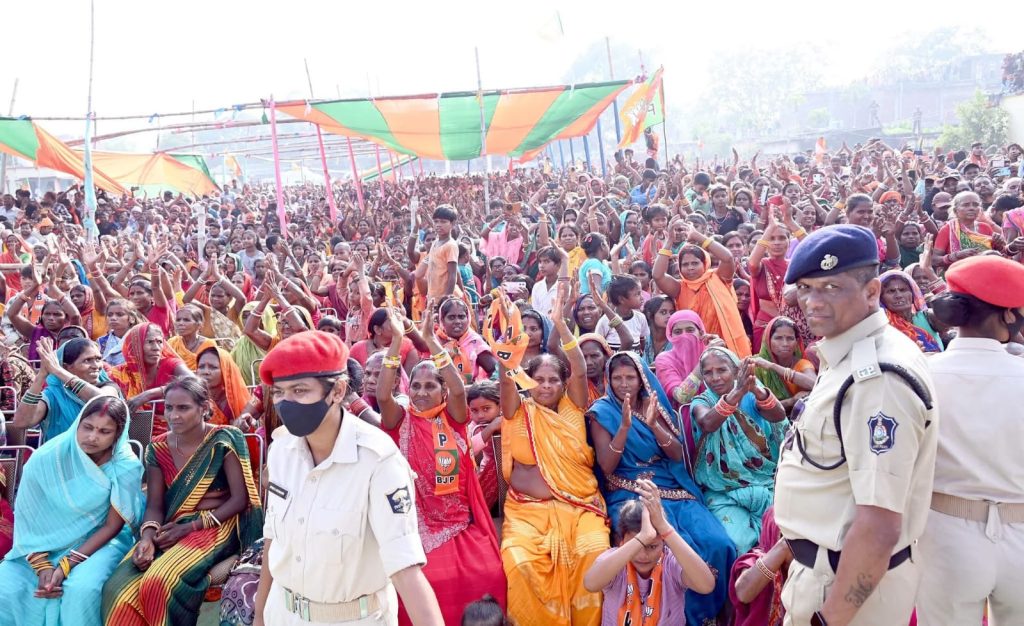 रैली के दौरान हुई बड़ी भीड़ एकत्रित 