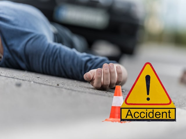 Tamil Nadu Road Accident 2025: पुलिस वाहन से टक्कर में परिवार के तीन सदस्यों की मौत