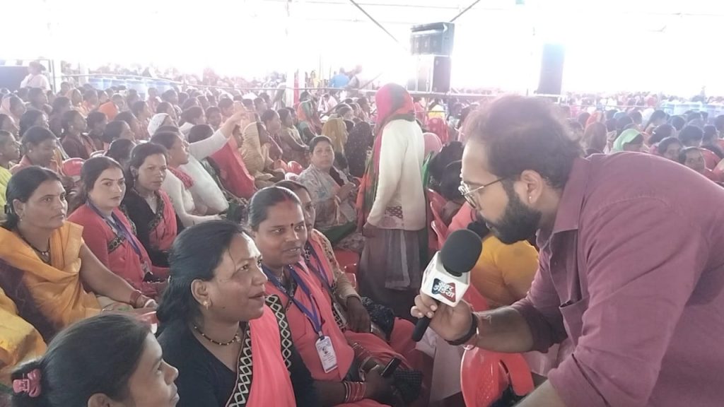 लाड़ली बहनाओं के बीच पहुंचा खबर इडिया