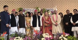 परिवार संग आशीर्वाद लेते दूल्हा-दुल्हन – Aryan Yadav Wedding