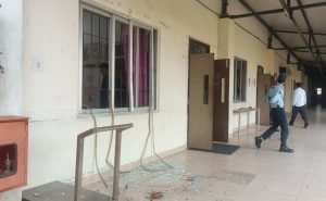 VIT College Protest में छात्रों द्वारा आगजनी और कॉलेज परिसर में प्रदर्शनVIT College Protest में छात्रों द्वारा आगजनी और कॉलेज परिसर में प्रदर्शन