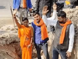 West bengal news: TMC विधायक हुमायूं कबीर के लिए जो कब्र खोदी, उसी में खड़े होकर उनके खिलाफ नारेबाजी की।