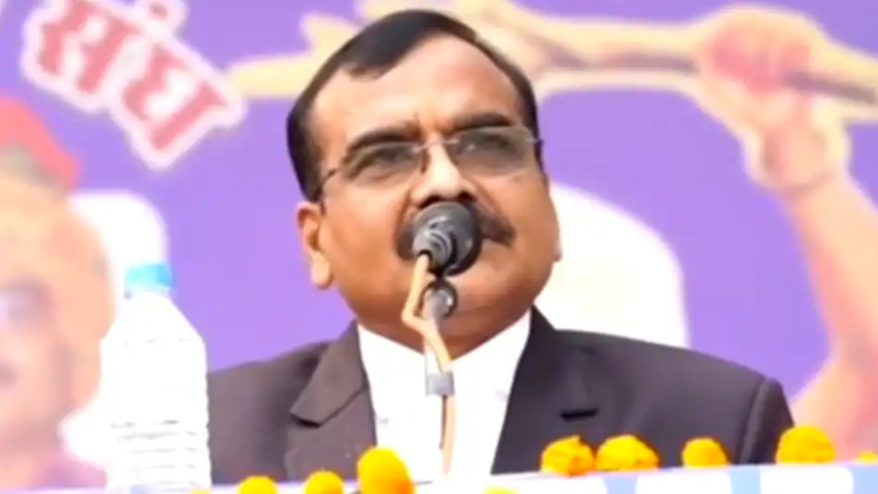 IAS संतोष वर्मा को नोटिस जारी