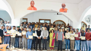 डीएम ने किया कृषि महकमे कार्मिकों से संवाद