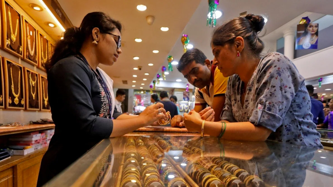 सस्ते में सोना खरीदने का मौका