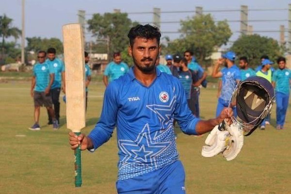 सकिबुल गनी ने तेज शतक बनाया