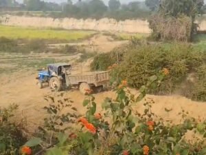 Illegal Mining: इटावा में वन क्षेत्र में अवैध खनन का खुला खेल