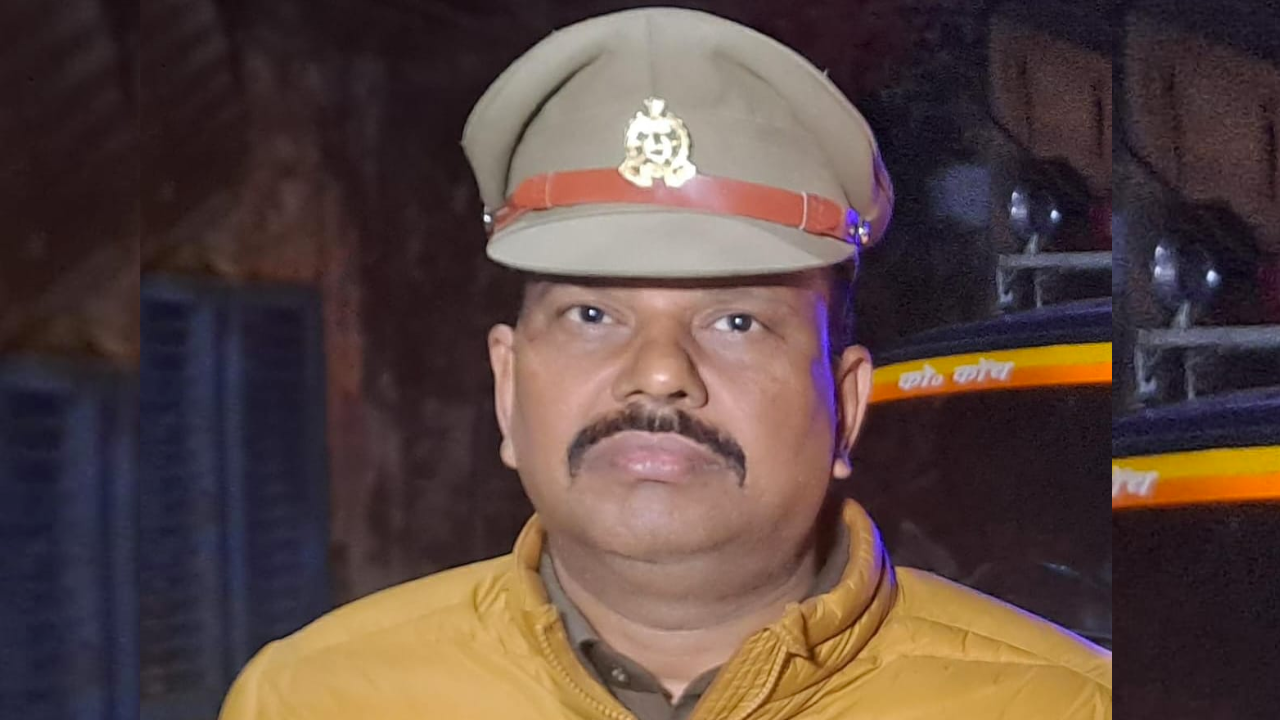 थाना परिसर में गूंजी गोली