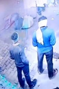 बस स्टैंड पर दिव्यांग व्यक्ति की पिटाई का वायरल वीडियो