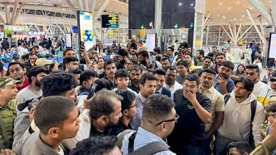 छह दिनों में 3000 से अधिक कैंसिलेशन