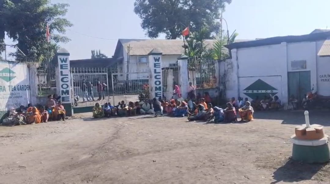 बकाया मजदूरी को लेकर बीरपाड़ा में विरोध तेज