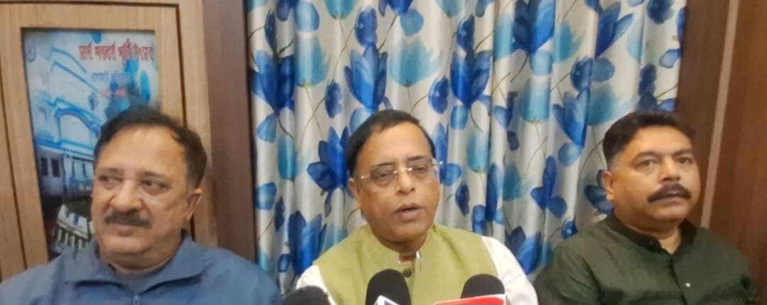 ममता बनर्जी और नरेंद्र मोदी की जनसभा की खबर