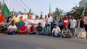 Broken Road: जर्जर इटिंडा रोड बनी आम लोगों की मुसीबत