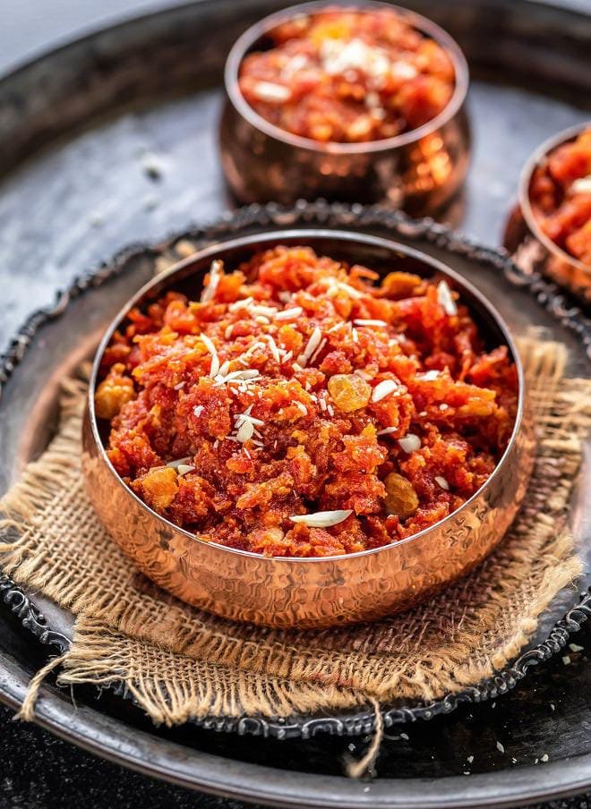 बिना शक्कर और गुड़ के बनाया गया हेल्दी गाजर का हलवा