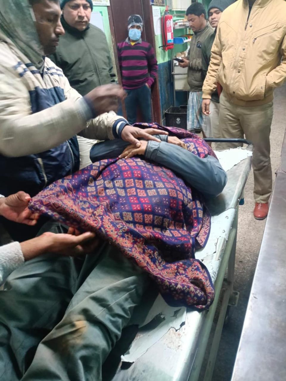 फरक्का में पंचायत सदस्य के देवर की धारदार हथियार से हत्या