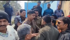 प्रतिमा को लेकर राजनीतिक खींचतान