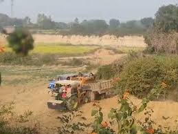 Illegal Mining: इटावा में वन क्षेत्र में अवैध खनन का खुला खेल