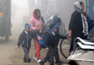 School Closure: ठंड और कोहरे के बीच स्कूल बंद