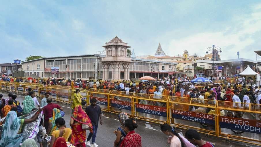 मंदिरों में उमड़ी रिकॉर्ड भीड़