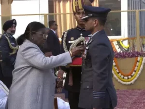 Republic Day 2026: राष्ट्रपति ने तिरंगा फहराया