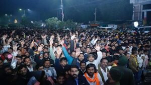 मंदिरों में उमड़ी रिकॉर्ड भीड़