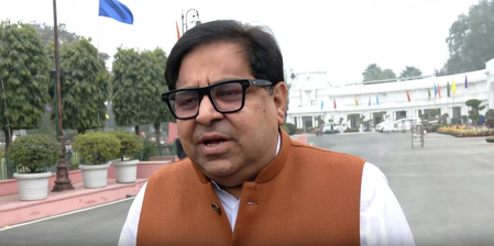 दिल्ली विधानसभा में गरमाया सियासी माहौल