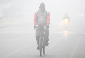 NCR Pollution: बारिश के बाद भी हवा गंभीर स्तर पर