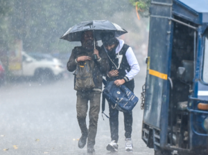 Delhi NCR Weather Update: बारिश से बदली हवा