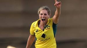 Sophie Molinix: सोफी मोलिनक्स ऑस्ट्रेलियाई क्रिकेट मैच में खेलती हुई