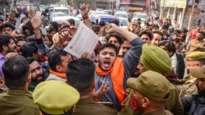 मान्यता गई, पढ़ाई ठप