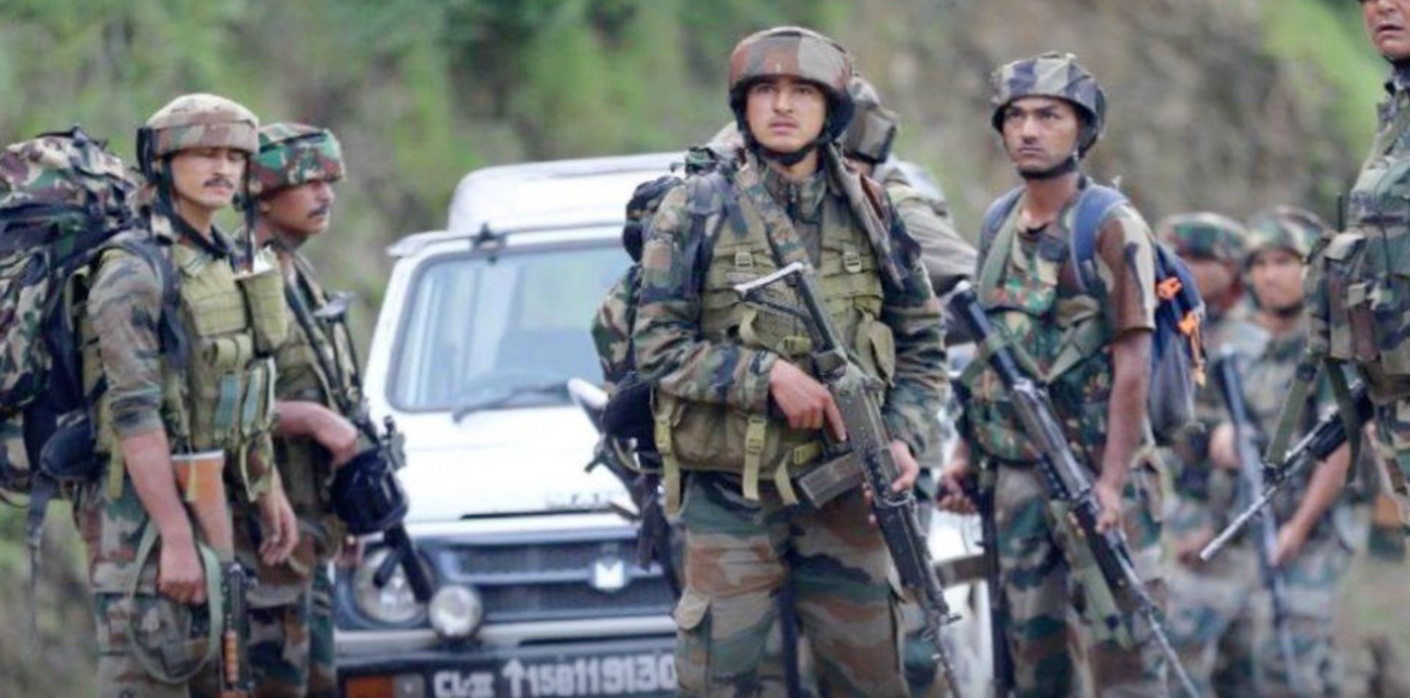 कहोग गांव में तलाशी के दौरान आतंकियों की फायरिंग