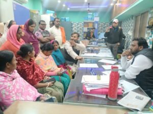 नालियों की गंदगी से सड़कों पर जलभराव