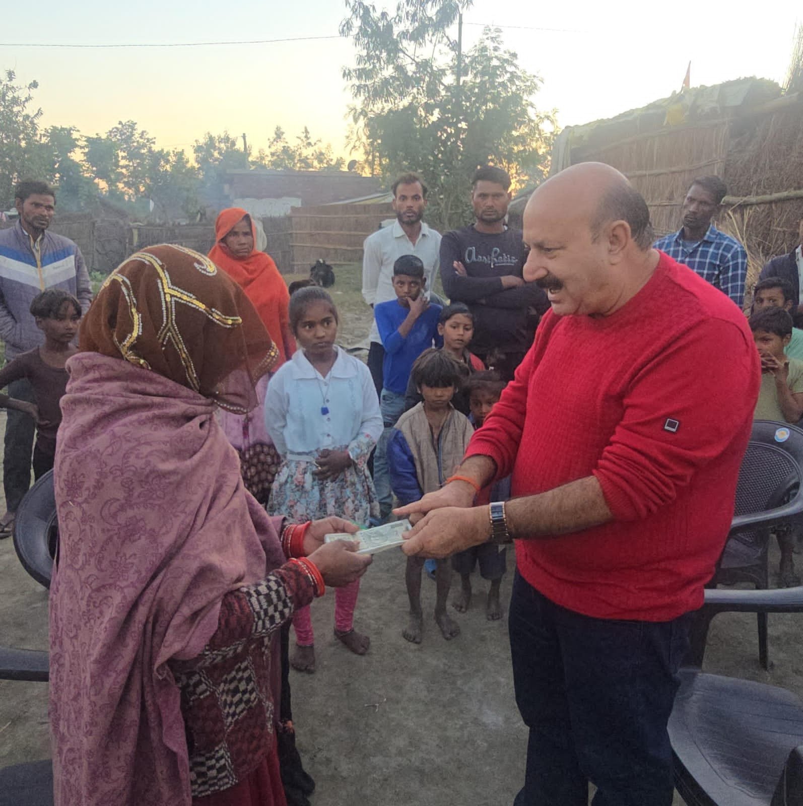 गरीबी की मार झेल रहे परिवार के रक्षक बने योगी के विधायक, खबर पढ़ करेंगे तारीफ...