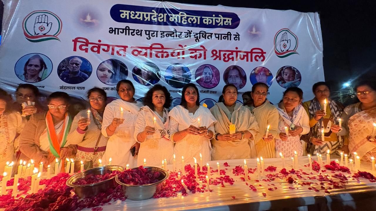 भागीरथपुरा मृतकों को रीगल तिराहे पर श्रद्धांजलि