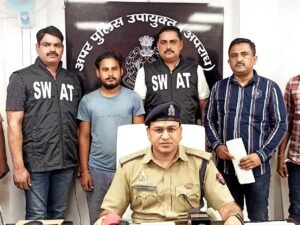 Delhi Police: दिल्ली पुलिस ने गिरोह पकड़ा