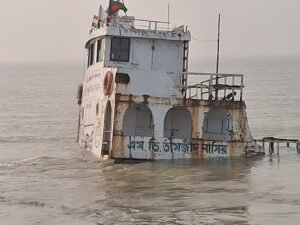 Bangladeshi Barge Accident: बीच नदी में डूबा बांग्लादेशी बार्ज