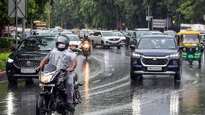 Delhi NCR Weather Update: बारिश से बदली हवा