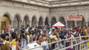 New Year 2026: मंदिरों में उमड़ी रिकॉर्ड भीड़