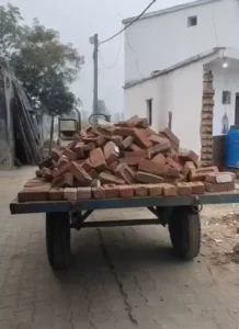 Sambhal Bulldozer Action: गांव वालों ने प्रशासन से पहले मस्जिद तोड़ी