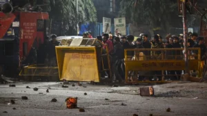 Police Encounter: तुर्कमान गेट में पथराव की घटना