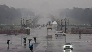 रात से ही बदलने लगा मौसम का मिजाज