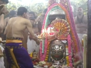 10 लाख भक्तों का सैलाब