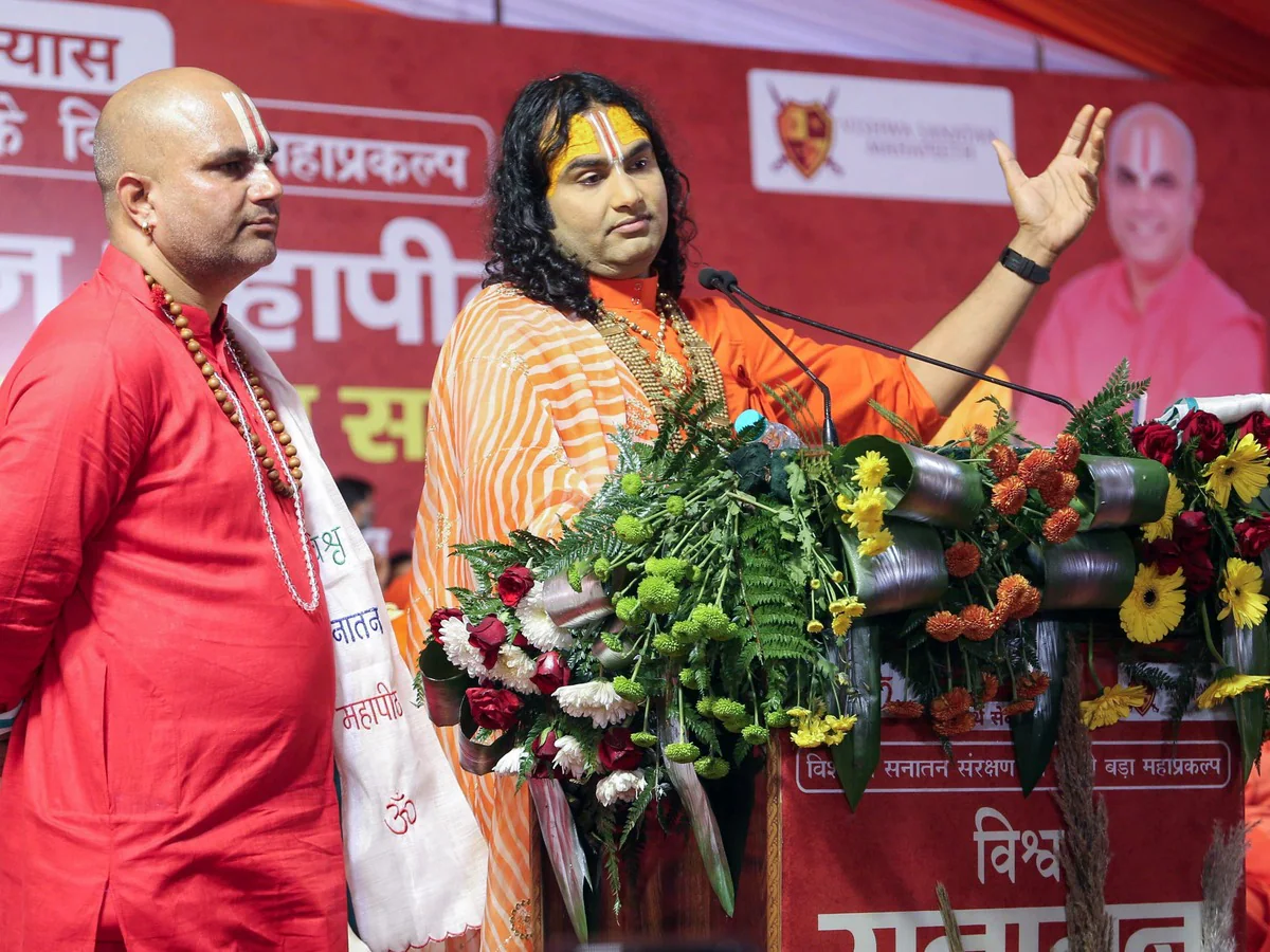 Bihar News: अनिरुद्धाचार्य की कथा में मची भगदड़ पुलिस को करना पड़ा बल प्रयोग