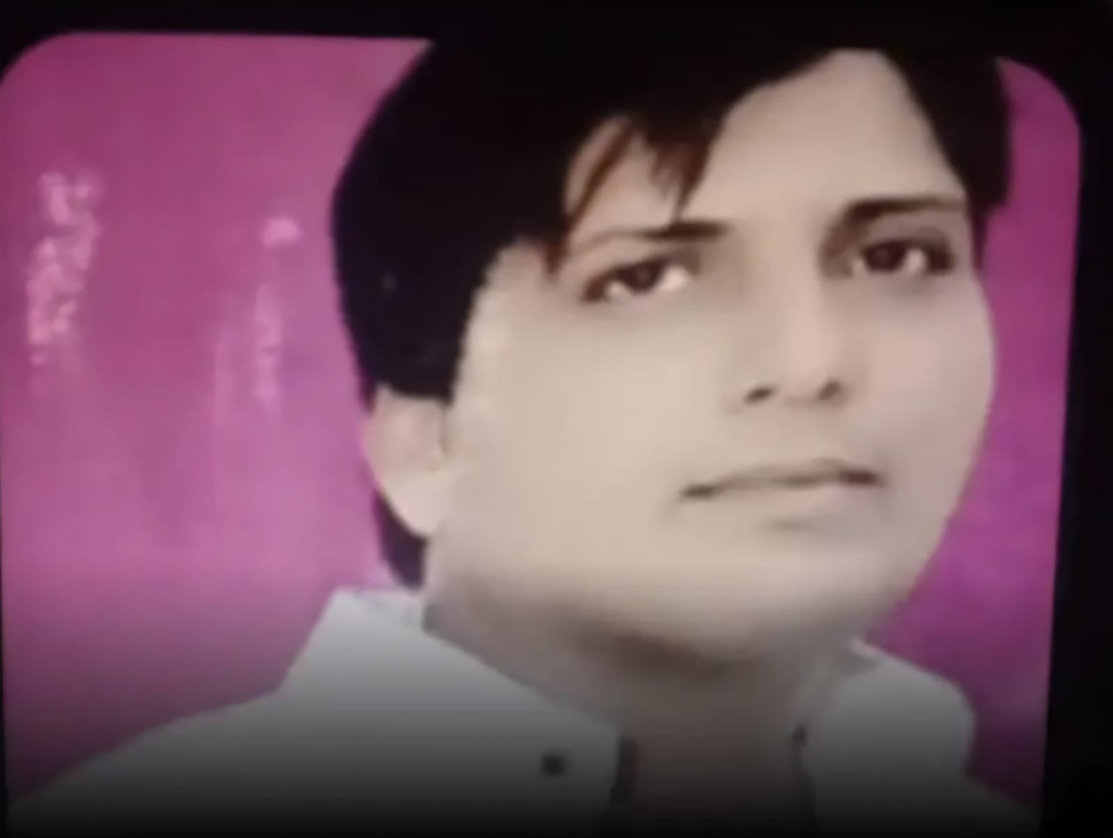 Firing in broad daylight at Meerut Zaidi Farm; bike-borne miscreants fired at Aslam Shoaib, one person's life was in danger.