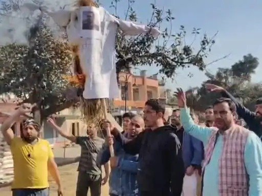 पाकिस्तान का पुतला फूंका